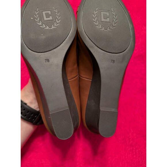 Chaps Pamona Brown Wedge Peep Toe Heels Size 7B Chain Accent Faux Leather Shoes - Picture 6 of 6